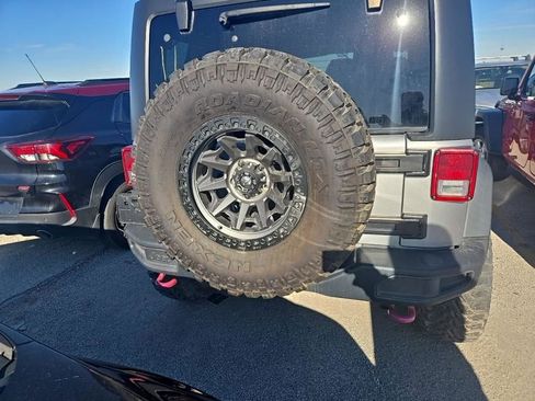 Used 2015 Jeep Wrangler Unlimited Rubicon image 9