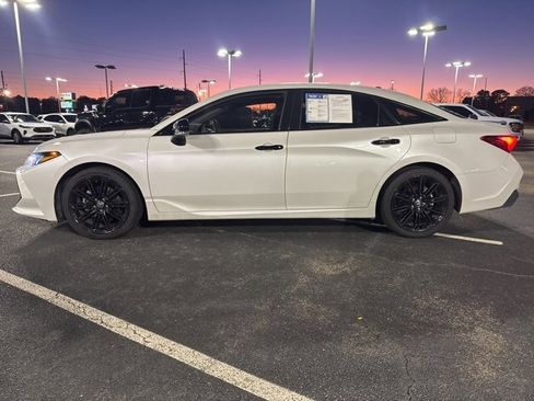 Used 2022 Toyota Avalon XSE image 6