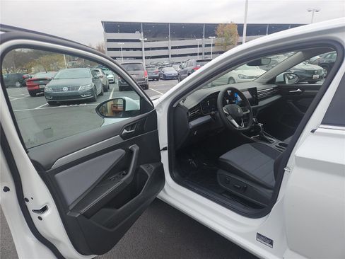 New 2026 Volkswagen Jetta SE image 11