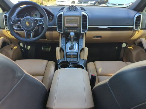 Used 2017 Porsche Cayenne S Platinum image 22