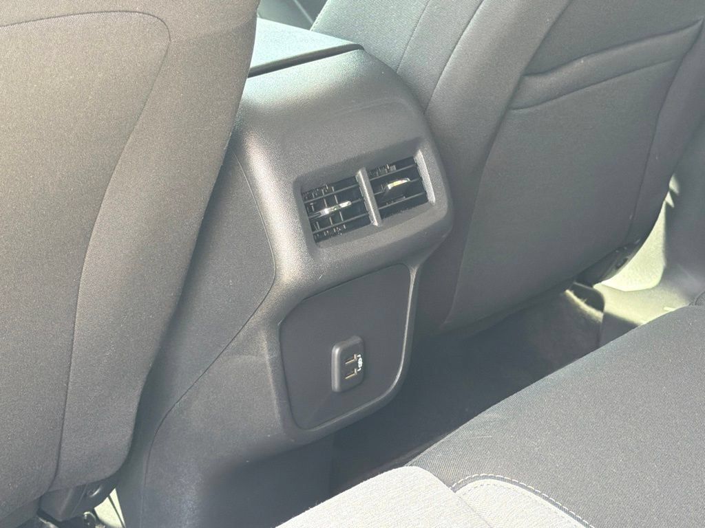 Used 2023 Chevrolet Equinox LT w/ Driver Convenience Package AWD/4WD image 19
