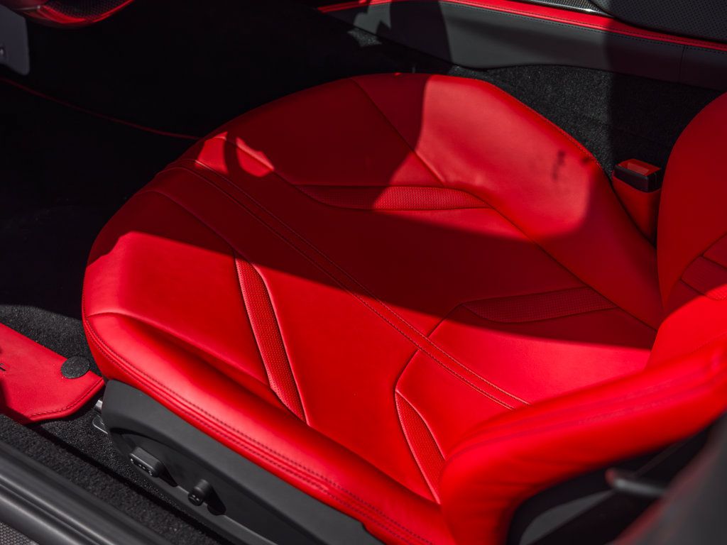 Used 2019 Ferrari 812 Superfast RWD image 5
