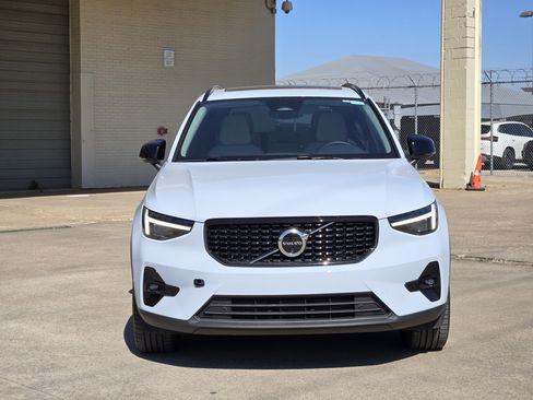 Used 2026 Volvo XC40 B5 Plus w/ Protection Package Premier image 6