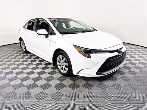 Certified 2025 Toyota Corolla LE image 1