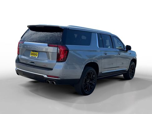 Used 2026 GMC Yukon XL Denali w/ Sun & Power Step Package AWD/4WD image 5