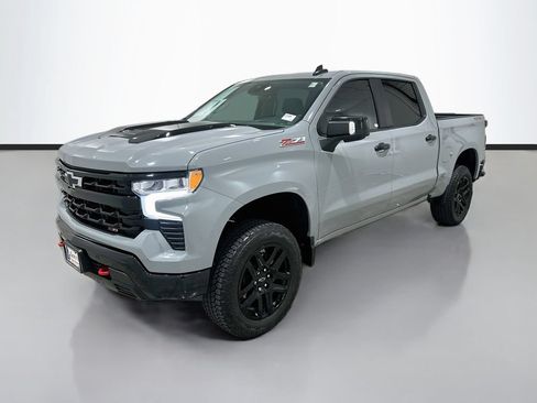 Used 2024 Chevrolet Silverado 1500 LT Trail Boss w/ LT Trail Boss Premium Package AWD/4WD image 3