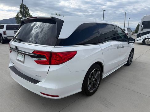 Used 2023 Honda Odyssey Elite image 3