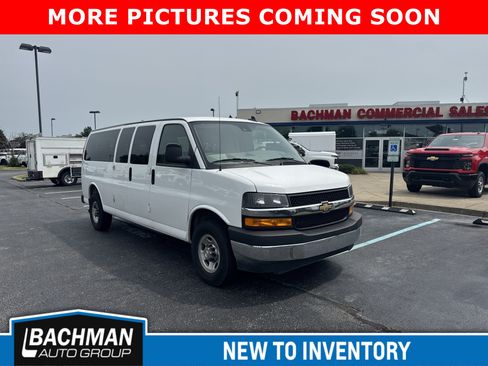 Used 2025 Chevrolet Express 3500 LT w/ LT Preferred Equipment Group RWD image 1