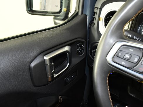 Used 2024 Jeep Wrangler Unlimited Sahara AWD/4WD image 33