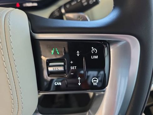 Used 2025 Land Rover Range Rover SE AWD/4WD image 19