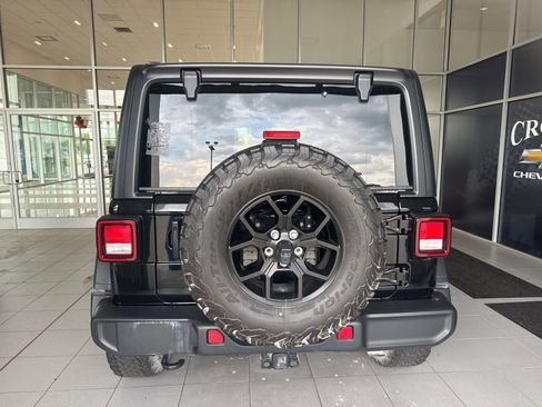 Used 2024 Jeep Wrangler Willys AWD/4WD image 7