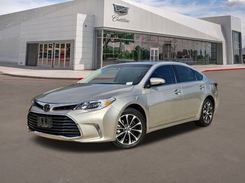 Used 2017 Toyota Avalon XLE image 1