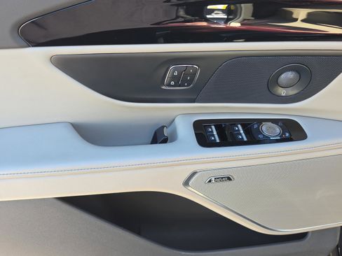 Used 2024 Lincoln Nautilus Premier w/ Equipment Group 102A image 17