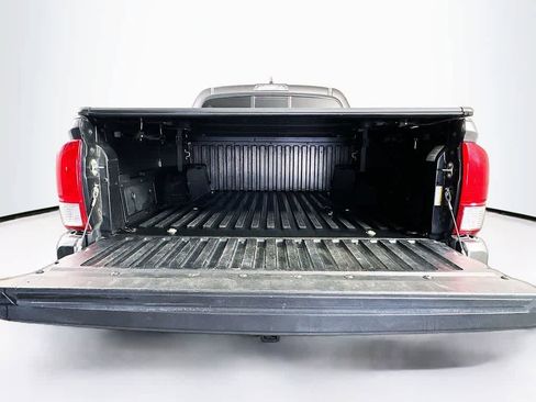 Used 2017 Toyota Tacoma SR image 19