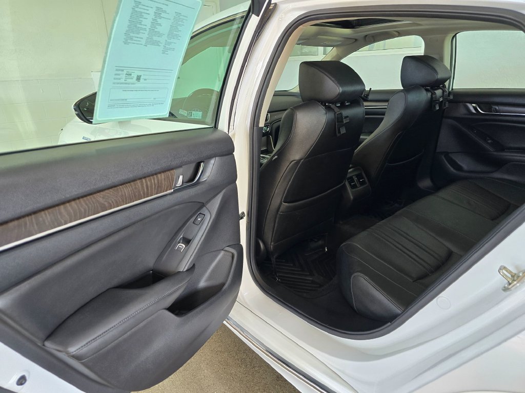 Used 2020 Honda Accord Touring image 25