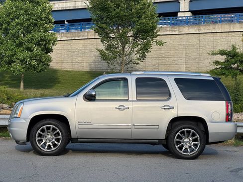 Used 2010 GMC Yukon Denali AWD/4WD image 4