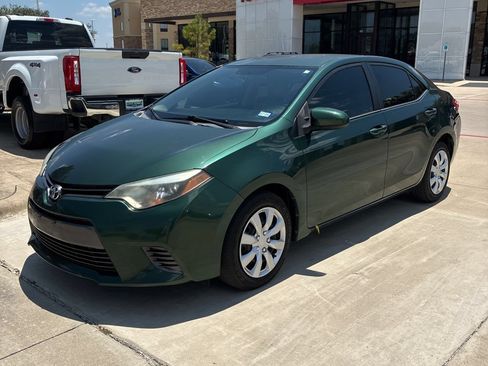 Used 2016 Toyota Corolla LE FWD image 1