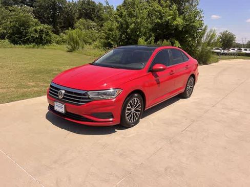 Used 2019 Volkswagen Jetta SE FWD image 2