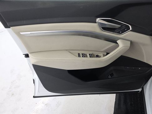 Used 2023 Audi e-tron Premium w/ Convenience Plus Package image 8