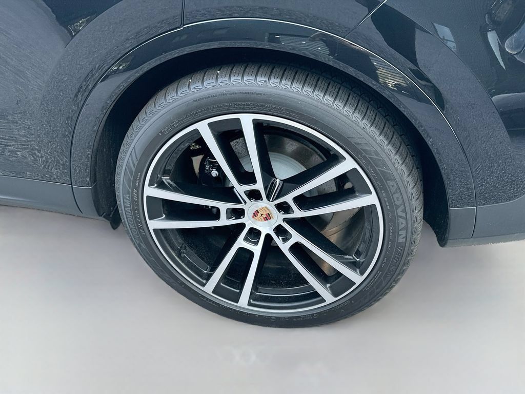 Certified 2026 Porsche Cayenne E-Hybrid AWD/4WD image 26