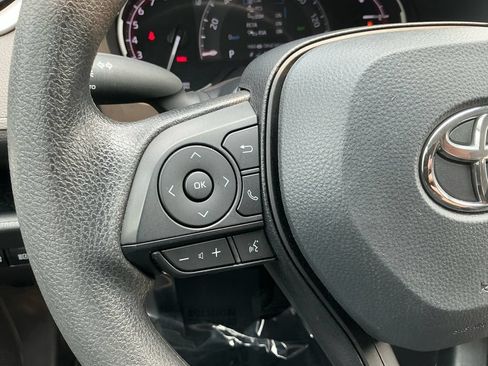 Used 2025 Toyota RAV4 XLE AWD/4WD image 16