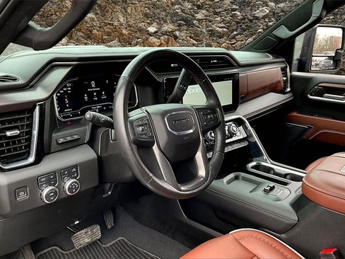 Used 2024 GMC Sierra 2500 Denali Ultimate image 11