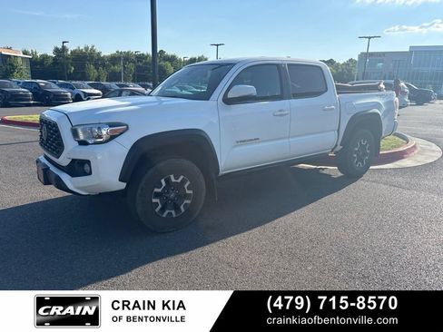 Used 2022 Toyota Tacoma TRD Off-Road w/ TRD Premium Off Road Package AWD/4WD image 3
