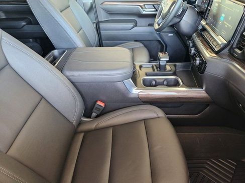 Used 2025 Chevrolet Silverado 1500 LT Trail Boss w/ Convenience Package II image 19