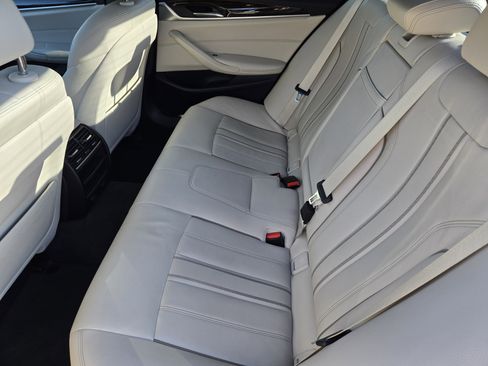 Used 2019 BMW 530i w/ Convenience Package image 36