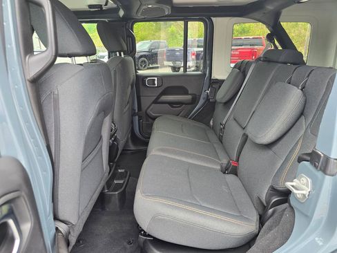 Used 2025 Jeep Wrangler Unlimited Sahara AWD/4WD image 11