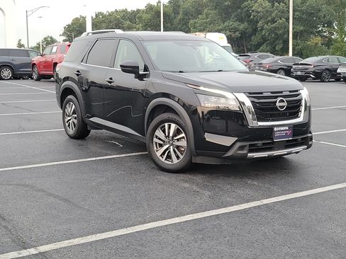 Used 2025 Nissan Pathfinder SL AWD/4WD image 33