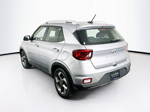Used 2025 Hyundai Venue SEL FWD image 5