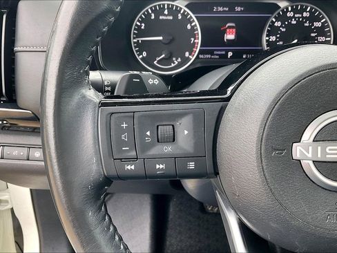 Used 2022 Nissan Pathfinder SV image 17