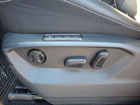 Used 2024 Volkswagen Tiguan SEL R-Line image 18