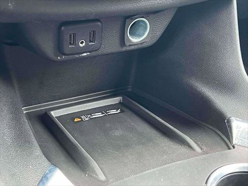 Used 2022 Chevrolet Traverse LT image 28