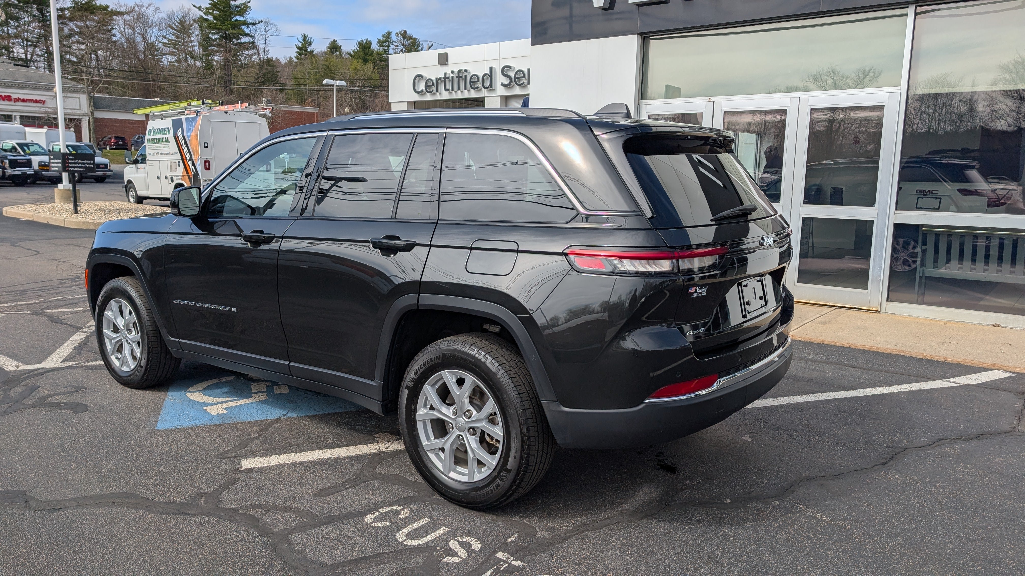 Used 2024 Jeep Grand Cherokee Limited AWD/4WD image 14
