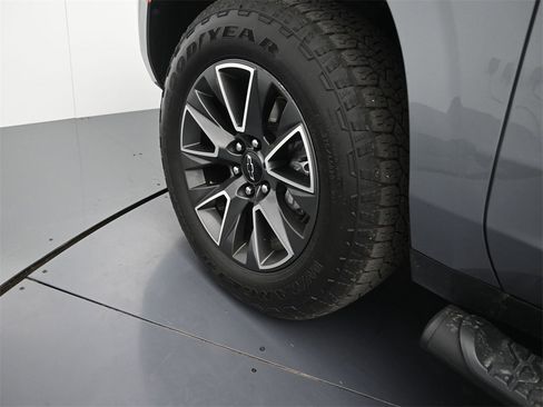 Used 2021 Chevrolet Suburban Z71 w/ Max Trailering Package image 11