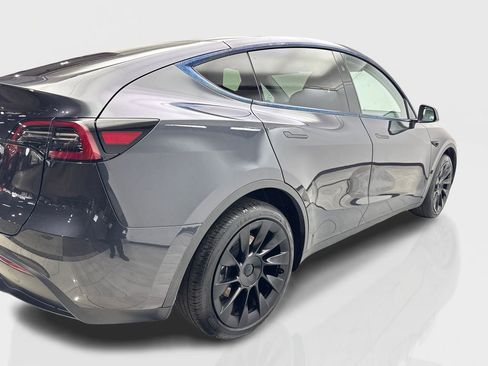 Used 2024 Tesla Model Y Long Range AWD/4WD image 13
