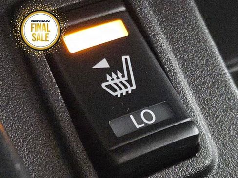 Used 2020 Nissan Titan SL w/ Moonroof Package image 31