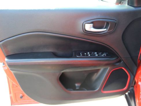 Used 2021 Jeep Compass Trailhawk AWD/4WD image 17