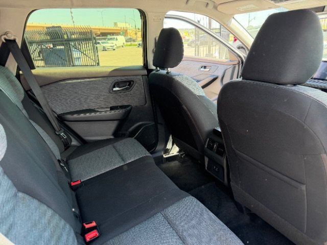 Used 2023 Nissan Rogue SV FWD image 30