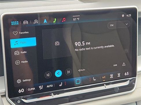 New 2025 Volkswagen Tiguan SE image 13