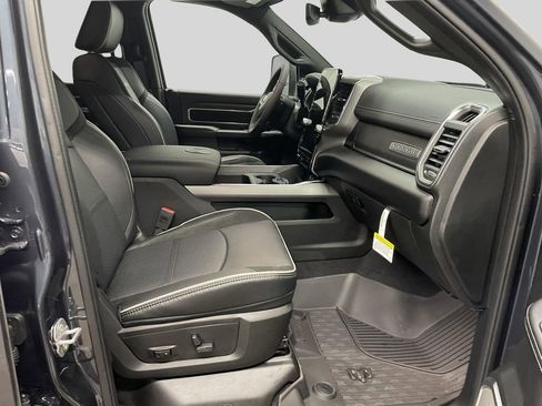 New 2026 RAM 2500 Laramie AWD/4WD image 10
