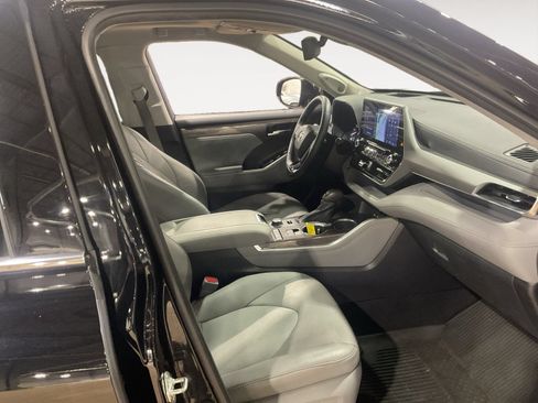Used 2021 Toyota Highlander Platinum AWD/4WD image 16