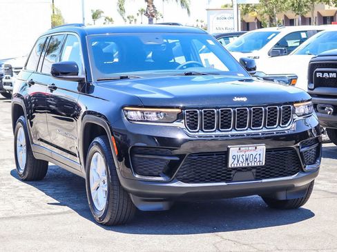 Used 2025 Jeep Grand Cherokee Laredo X RWD image 3