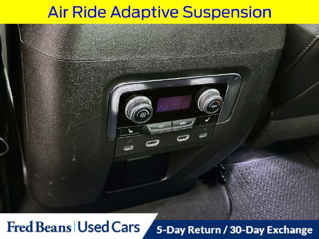 Used 2024 GMC Yukon Denali w/ Advanced Technology Package AWD/4WD image 35