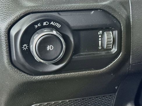 Used 2023 Jeep Wrangler Unlimited Sahara AWD/4WD image 21