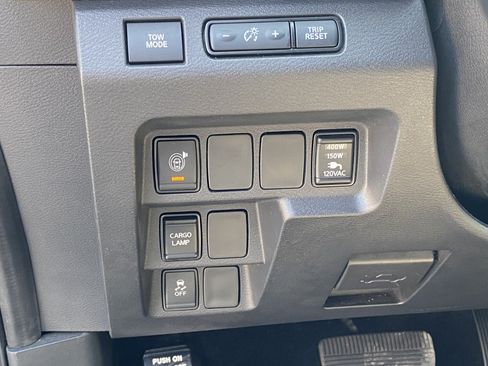 Used 2022 Nissan Frontier SV RWD image 17