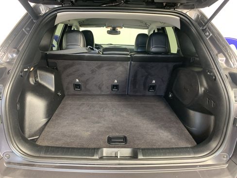 Used 2019 Jeep Cherokee Latitude Plus AWD/4WD image 34