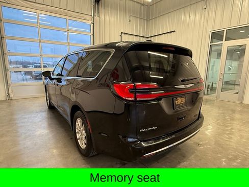 Used 2024 Chrysler Pacifica Touring-L image 5
